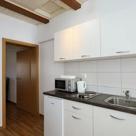 Apartman Bebob, No 3 *