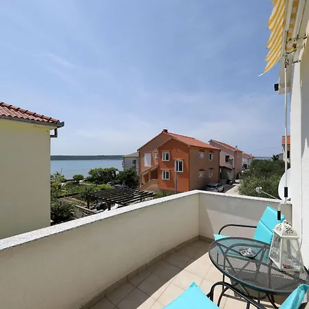Bebob, No 3 Apartman *