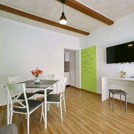 Apartman Bebob, No 3 *